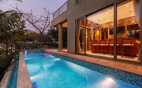 The Blue Horizon By Stayvista - Featuring A Beach-View Villa With A Swimming Pool, Indoor Games, And A Relaxing Balcony