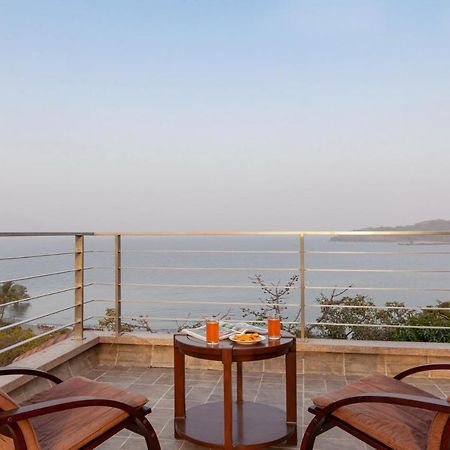The Blue Horizon By Stayvista: Beachfront Villa with Pool and Games Alibag Exterior photo