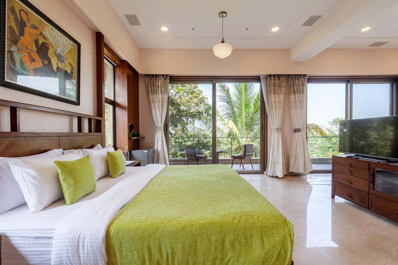 The Blue Horizon By Stayvista: Beachfront Villa with Pool and Games Alibag Exterior photo