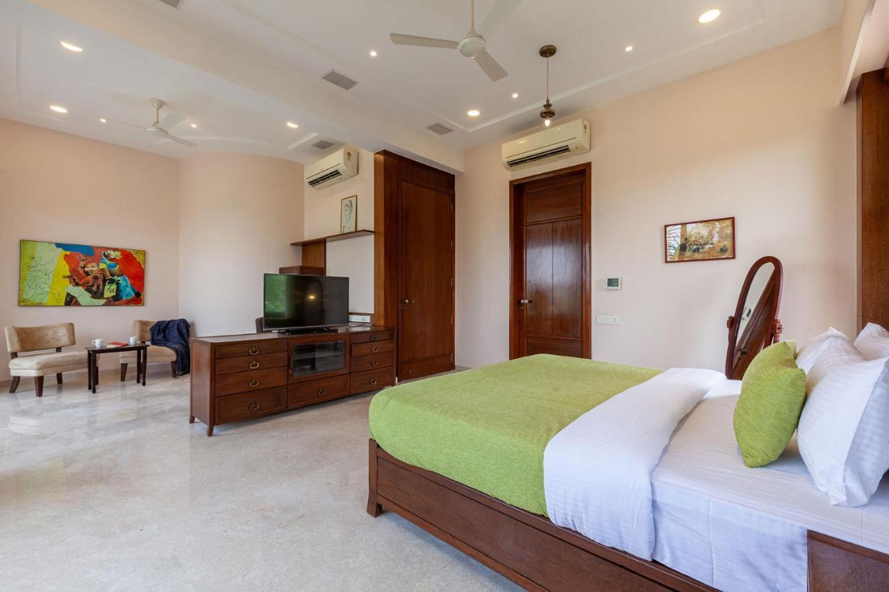 The Blue Horizon By Stayvista: Beachfront Villa with Pool and Games Alibag Exterior photo