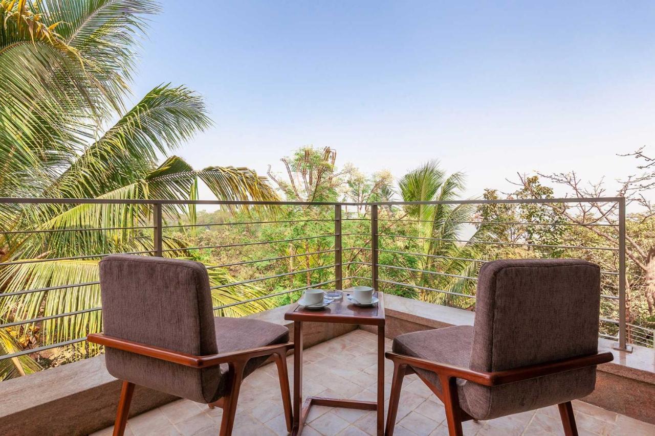 The Blue Horizon By Stayvista: Beachfront Villa with Pool and Games Alibag Exterior photo