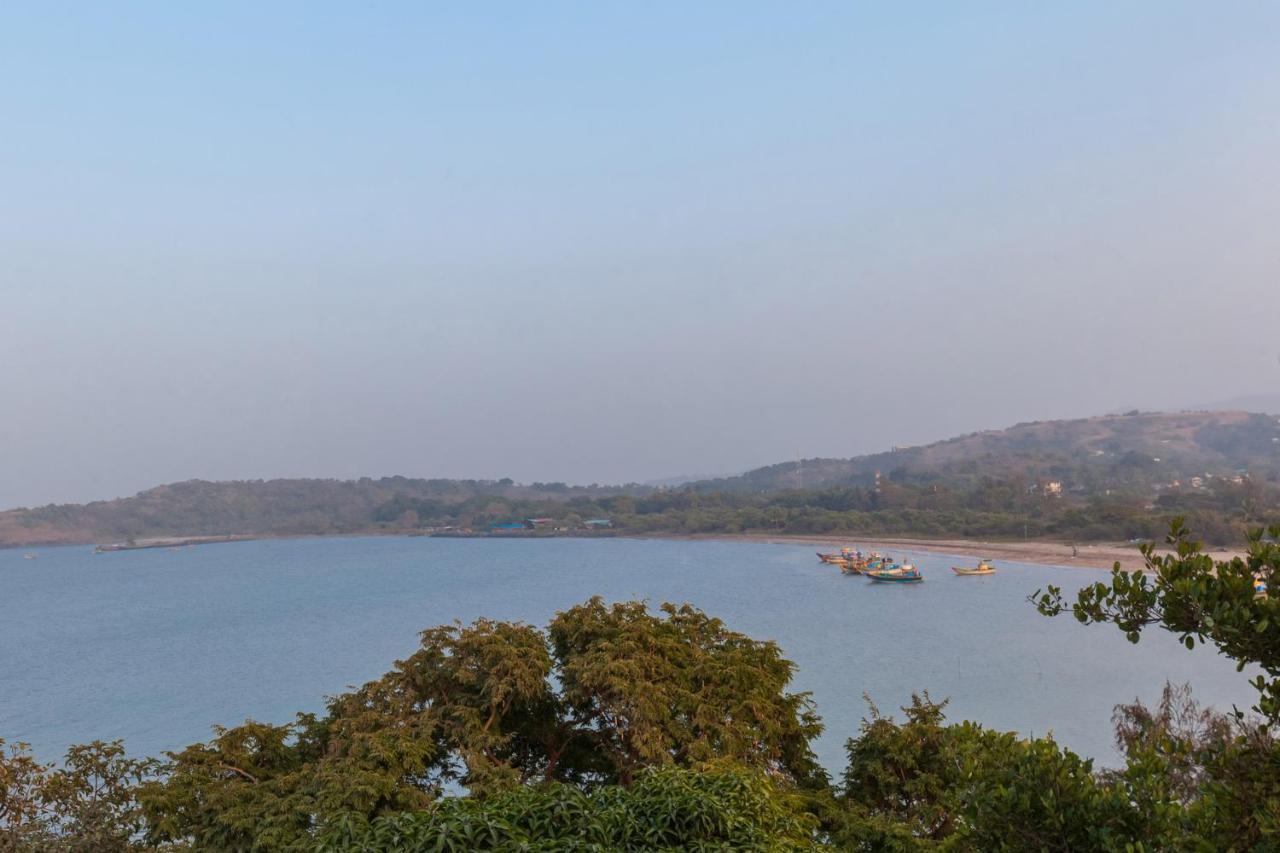 The Blue Horizon By Stayvista: Beachfront Villa with Pool and Games Alibag Exterior photo