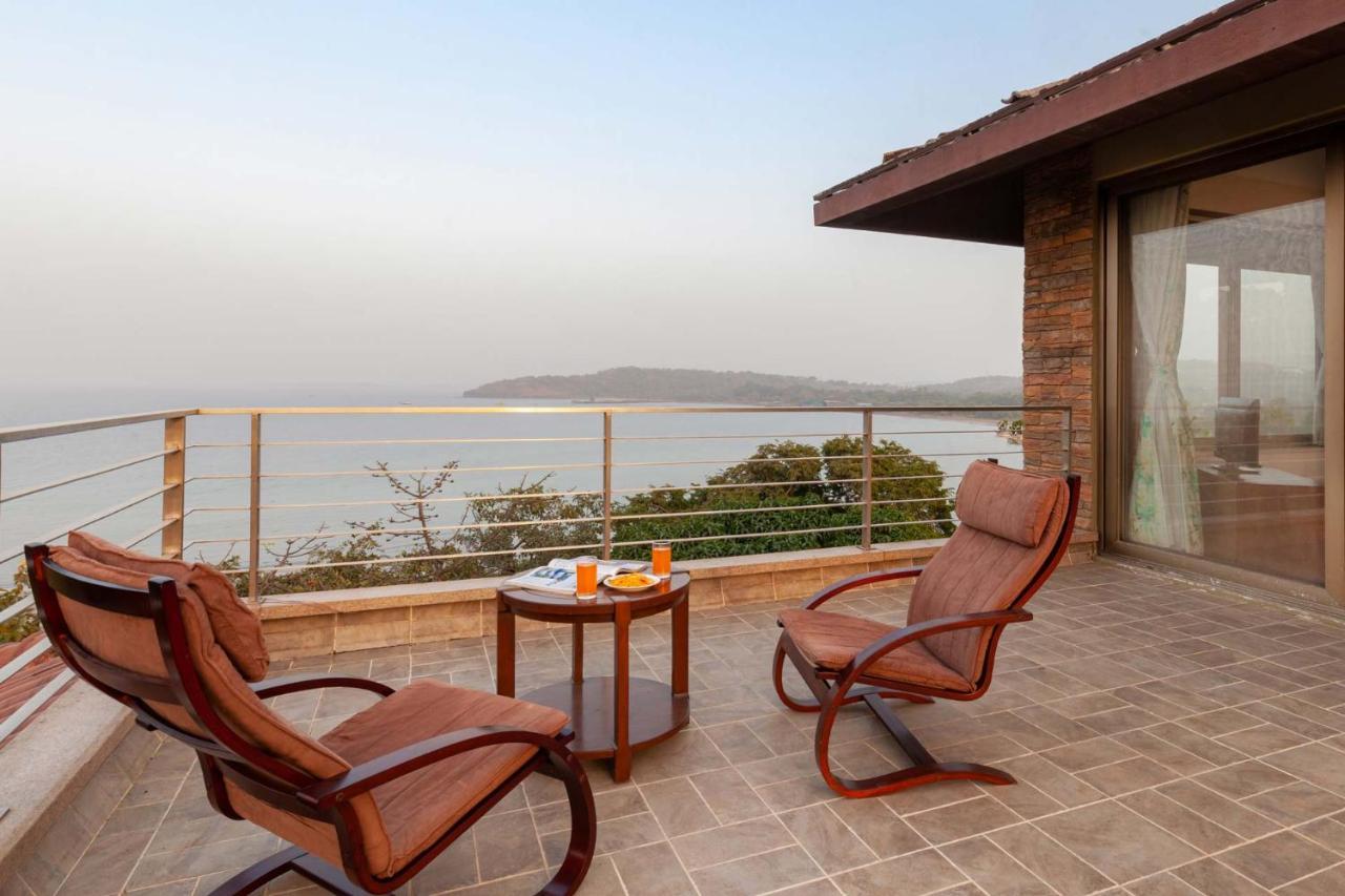 The Blue Horizon By Stayvista: Beachfront Villa with Pool and Games Alibag Exterior photo