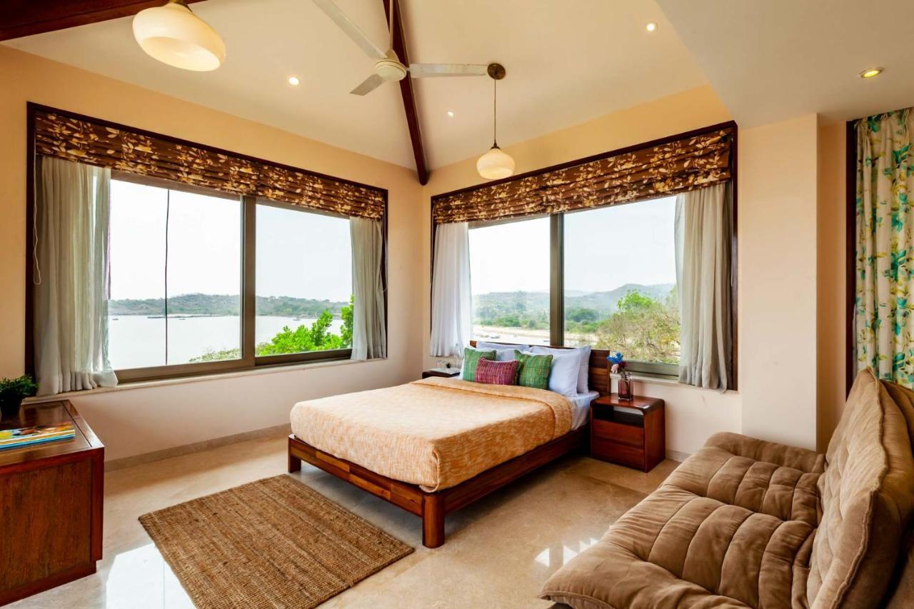 The Blue Horizon By Stayvista: Beachfront Villa with Pool and Games Alibag Exterior photo